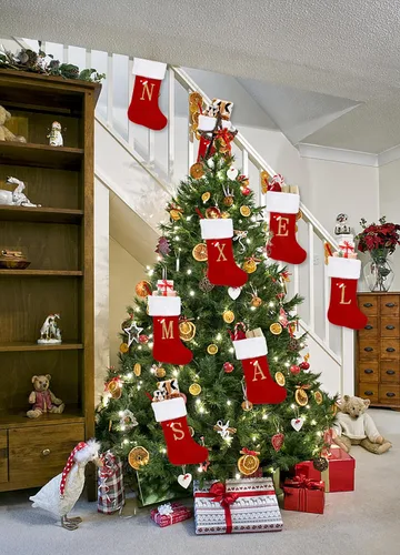 Vista 4 de ALIBBON Medias de Navidad con monograma de 20 pulgadas con iniciales, medias grandes de terciopelo rojo con puño de felpa blanca súper suave, medias