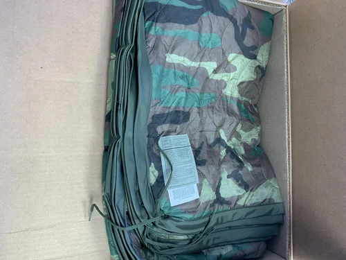 Vista 4 de Fabricado en Estados Unidos – Genuino forro de poncho militar estadounidense – Woodland Camo