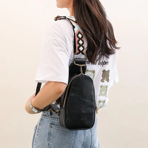 Vista 7 de Bolso de pecho para mujer, bolso bandolera pequeño de piel sintética, mochila de hombro para viajes de senderismo (negro puro)