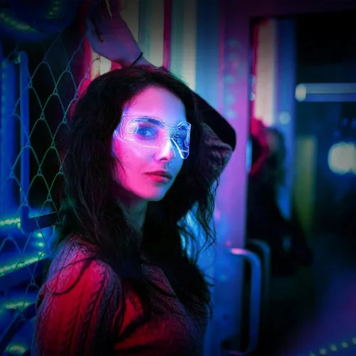 Vista 4 de SAFEBAO Lentes de visera LED para adultos con 7 colores y 4 modos de luz recargables, perfectos para festivales, fiestas, regalos, bailes