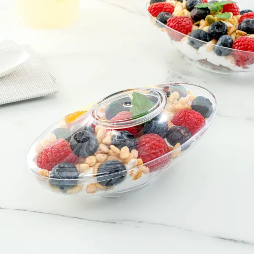 Vista 3 de Restaurantware Vasos de delicatessen de 5.5 onzas, 100 vasos ovalados de plástico para frutas, con tapas, vasos desechables de plástico transparente