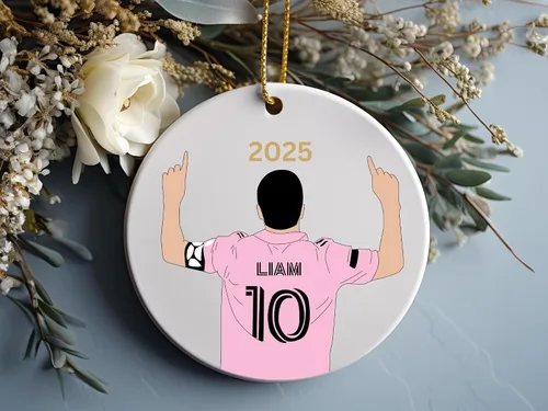 Vista 3 de Adorno de cerámica de fútbol navideño personalizado, regalos de mini pelota de equipo de fútbol, regalo personalizable, recuerdo