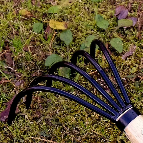 Vista 5 de KAKURI Herramienta de jardín cultivador manual de 10 pulgadas, rastrillo de mano para deshierbe, excavación, cultivo, acero japonés forjado a mano