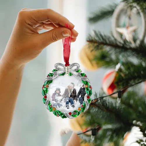 Vista 4 de Adorno de Árbol de Navidad Marco de Fotos Colgante de Metal Pendiente Festivo de 6.35 cm Adorno Decorativo de Mascotas, Primera Navidad del Bebé