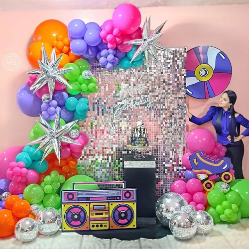 Vista 5 de Decoraciones de fiesta temática de discoteca de los años 90 y 80, kit de arco de globos de 151 piezas con bola de discoteca, gafas retro, nota