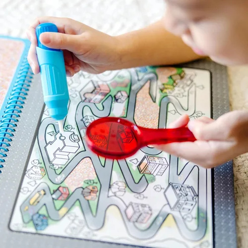Vista 2 de Melissa & Doug On the Go Water Wow! Almohadilla de actividades reutilizable de lujo para revelar agua – Around Town
