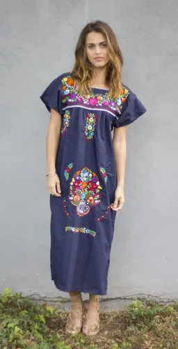 Vista 5 de Vestido bordado de Liliana Cruz estilo campesina mexicana