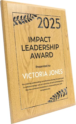 Vista 2 de Placa personalizada con acabado de roble de 9 x 12 pulgadas para premios y reconocimiento, placa personalizada con respaldo con cerradura