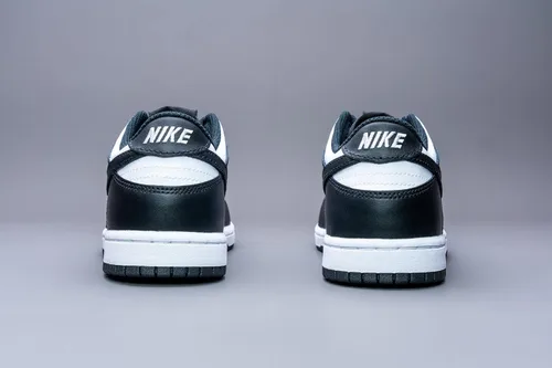 Vista 758 de Nike Kid's Dunk Low Sneaker