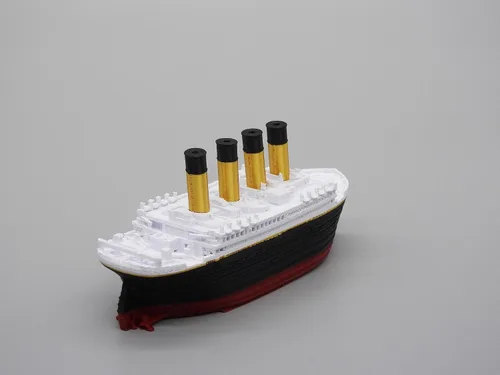 Vista 4 de Modelo de bañera flotante RMS Titanic (solo modelo de bañera italiana)