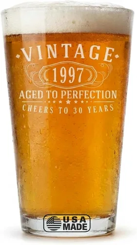 Vista 27 de Vintage 2008 Grabado Pint Glass 18 regalos de cumpleaños para niños niñas Claro