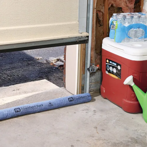 Vista 7 de PIG Kit de control de inundaciones con barreras de agua - Kit absorbe hasta 26.6 galones - PM50801