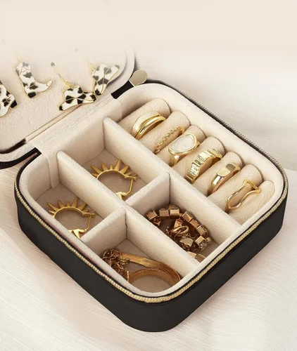 Vista 5 de Quatish Joyero de viaje, organizador de viaje de joyería, caja de joyería pequeña portátil para mujeres, mini estuche de joyería de terciopelo