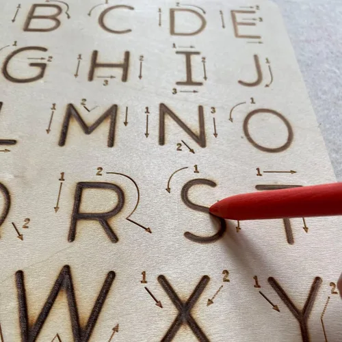Vista 9 de Tabla de práctica de letras de madera, tabla de trazado reutilizable del alfabeto de escritura a mano de doble cara para niños pequeños y regalos