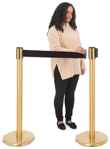 Vista 4 de QueuePole.Deluxe - Puntal de control de multitudes de 41 pulgadas con barrera retráctil de 10 pies, poste dorado, cinturón negro (RCCDXBZBK)