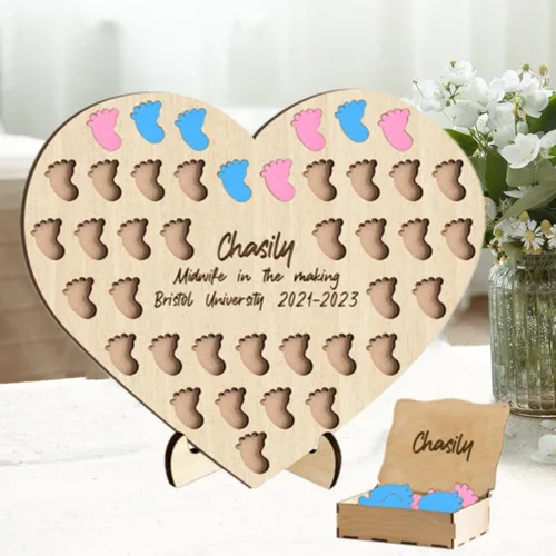 Vista 18 de Contador de nacimiento personalizado para estudiantes partera con 50 espacios para bebés, tablero de madera en forma de corazón