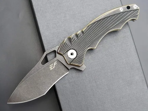 Vista 3 de Eafengrow EF958 Cuchillo plegable de aleación de titanio D2 Blade Mango de aleación de titanio EDC Cuchillo para acampar Senderismo