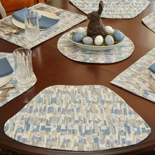 Vista 4 de Britto Clearwater - Juego de cuatro manteles individuales en forma de cuña con estampado azul y cargador central redondo