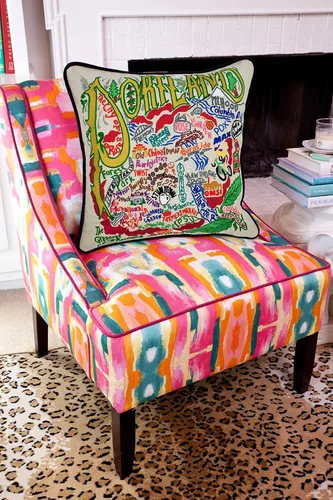 Vista 4 de Catstudio Portland (Oregon) - Almohada decorativa bordada