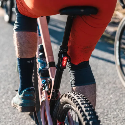 Vista 6 de LEZYNE Strip Drive Pro Bicicleta USB recargable IPX7 impermeable 270 grados visibilidad LED luz trasera con múltiples modos sólido y flash Correa