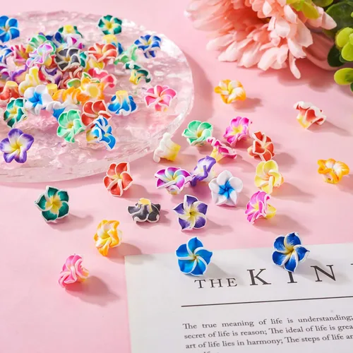 Vista 6 de Craftdady 120 cuentas de flores de arcilla polimérica 3D Plumeria floral pequeñas cuentas espaciadoras lindas cuentas de flores de 0.591-0.630 in