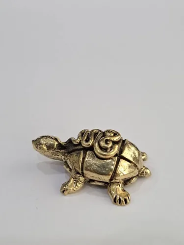 Vista 6 de Figuras en miniatura: tortuga dorada de latón, 1 unidad, 1.4 x 1.0 x 0.4 in, mini amuletos de animales para decoración de arte de Feng Shui