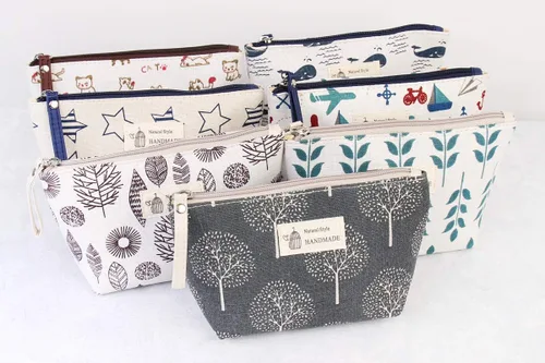 Vista 5 de RIAH FASHION Bolsa portátil de viaje para maquillaje cosmético, organizador de artículos de tocador, bolso de pulsera, floral, a cuadros, corcho