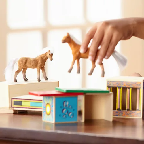 Vista 6 de Melissa & Doug - Juego de vehículos de madera para caballos con 2 caballos con vellón y rampa desplegable