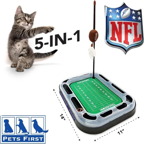 Vista 3 de Pets First NFL BALTIMORE RAVENS Rascador de Campo de Fútbol para Gatos con Juguete de Peluche de FÚTBOL Relleno de Hierba Gatera y Juguete Colgante