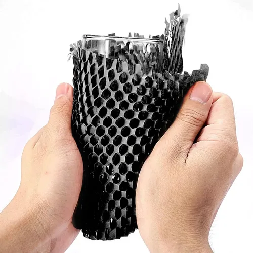 Vista 4 de Papel de embalaje de panal negro de 164 pies x 15 pulgadas, papel de embalaje de estraza con amortiguación de burbujas reciclable, rollos