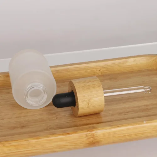 Vista 3 de COSIDEA 6 botellas vacías de vidrio esmerilado de 1.0 fl oz / 1 onza con tapas cuentagotas de bambú de madera para suero y aceite esencial