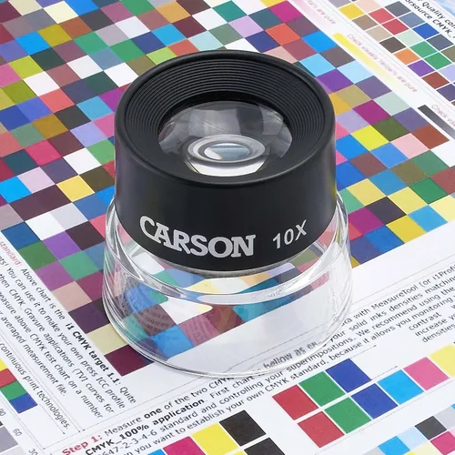 Vista 2 de Carson LumiLoupe 10X Power Stand Lupa (LL-10), negro/transparente Loupe Magnifier for Precision Work, Crafts, & Hobbies - for fine details, coins
