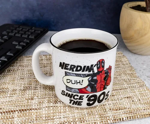 Vista 5 de Silver Buffalo Marvel Deadpool Nerdin Since the 90s Taza de Cerámica Camper, 20 Onzas Desde el, 0.59 Litros