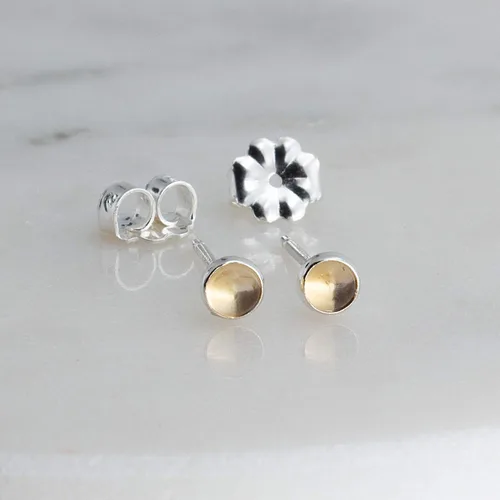 Vista 39 de Aretes pequeños de plata de ley para cartílago, tragus, hélix, múltiples piercings hipoalergénicos, piedra natal para mujer, juego de bisel