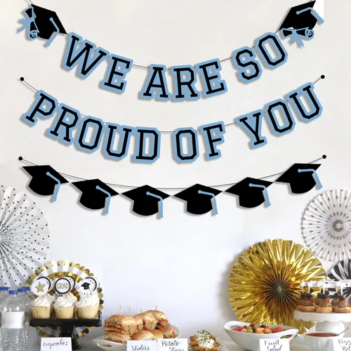 Vista 3 de Letrero con texto en inglés «We Are So Proud Of You», decoración de fiesta de graduación, guirnalda de tapa de felicitaciones, letrero de pared, Azul