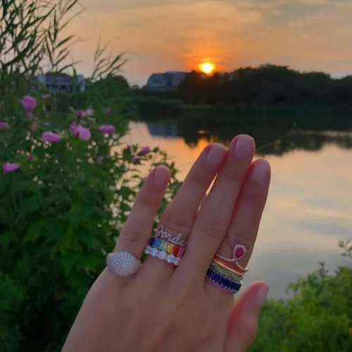 Vista 6 de Caiyao Anillo de boda con circonitas cúbicas cuadradas y pavimentadas de esmeralda verde chapado en oro joyería de baguette rectangular de corte