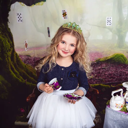 Vista 2 de VELSCRUN - Tiaras de princesa, coronas de Rapunzel, diademas de cumpleaños - Corona de vestir para niñas en verde, decoraciones de cumpleaños