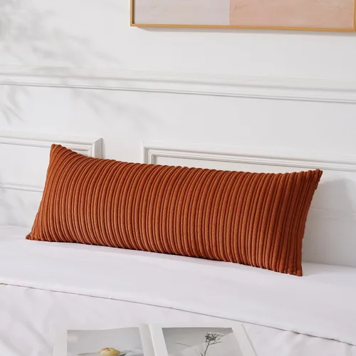 Vista 118 de UGASA - Fundas de almohada decorativas de terciopelo suave y sólidas de Navidad para sala de estar/sofá, 16 x 16 pulgadas, 2 unidades, color burdeos