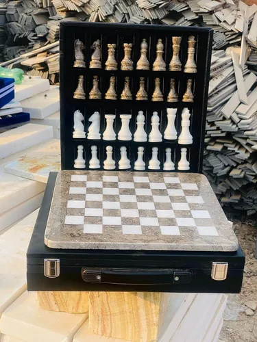 Vista 9 de Juego de ajedrez de mármol de 12 pulgadas con piezas talladas a mano, incluye caja de regalo de almacenamiento de piel sintética negra (coral negro)
