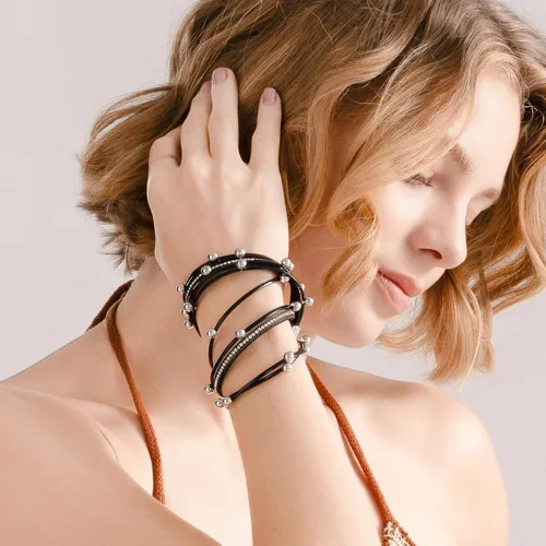 Vista 2 de FANCY SHINY Pulsera de cuero con cuentas bohemias, pulseras góticas apilables con cierre magnético