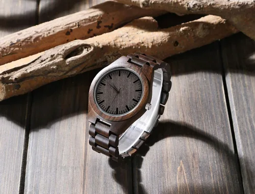Vista 4 de Reloj de madera grabado para hijo y novio, reloj de madera personalizado regalo para novio, regalo de graduación de mamá, de papá