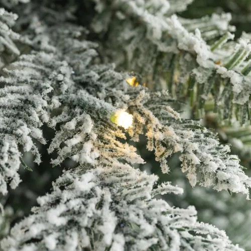 Vista 7 de Glitzhome Árbol de Navidad Artificial de 7.5 pies, Árbol de Navidad Tipo Lápiz Preiluminado con Efecto Nevado Chicago Frostwood Spruce con 350 Luces