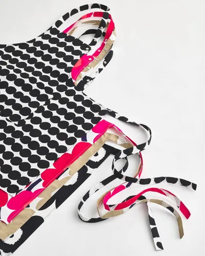 Vista 4 de MARIMEKKO Räsymatto Kitchen Accessories Set – Refine Your Kitchen Décor with Our Iconic Designs – Includes Stylish Apron, Oven Mitt and Pot Holder