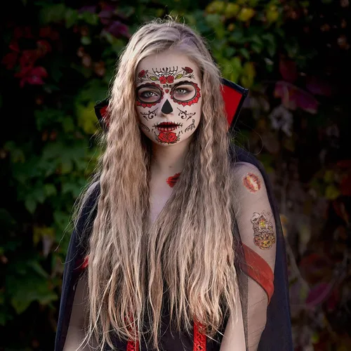 Vista 7 de 50 piezas de tatuajes faciales de broma de Halloween para adultos, mujeres y hombres, 10 calcomanías de terror para Halloween, 40 piezas de tatuajes