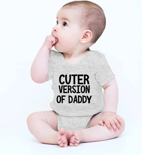 Vista 2 de CBTwear Cuter Version of Daddy - Dad to Be Announcement - Lindo body de bebé de una pieza