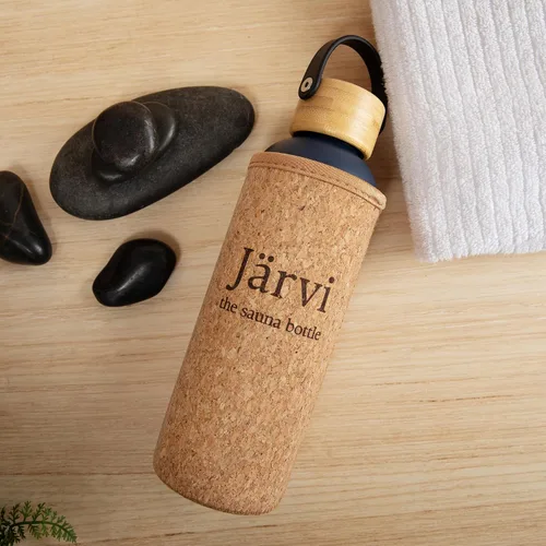 Vista 2 de Jarvi La Botella de Sauna - 18 oz / 550 ml Agua Fría como el Hielo y Fresca al Tacto incluso en Saunas Calientes - Capa Exterior de Corcho Natural x