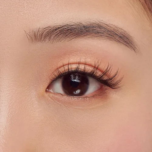 Vista 2 de KISS My Lash But Better, Pestañas Postizas, 'Tan Real', 12mm, Incluye 1 Par De Pestañas, Fácil De Aplicar, Racimos De Pestañas Reutilizables