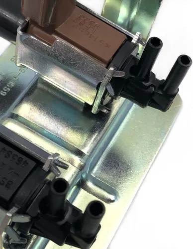 Vista 6 de DEVMO 4M5G-9A500 K5T81777 Colector de admisión Válvula Solenoide de Corredor de Vacío Compatible con Maz-da 3 5 6 CX-7 K5T46597