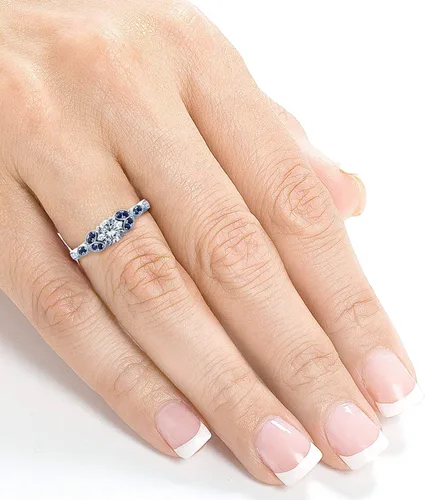 Vista 6 de Kobelli Anillo de compromiso frondoso de moissanita redonda con detalles de zafiro azul 5/8 CTW Oro blanco de 14 k (GH/VS, GH/I)