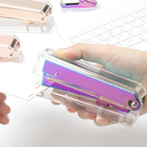 Vista 4 de Engrapadora acrílica transparente con diseño clásico y moderno, accesorios de oficina y escritorio, idea de regalo (arcoíris)